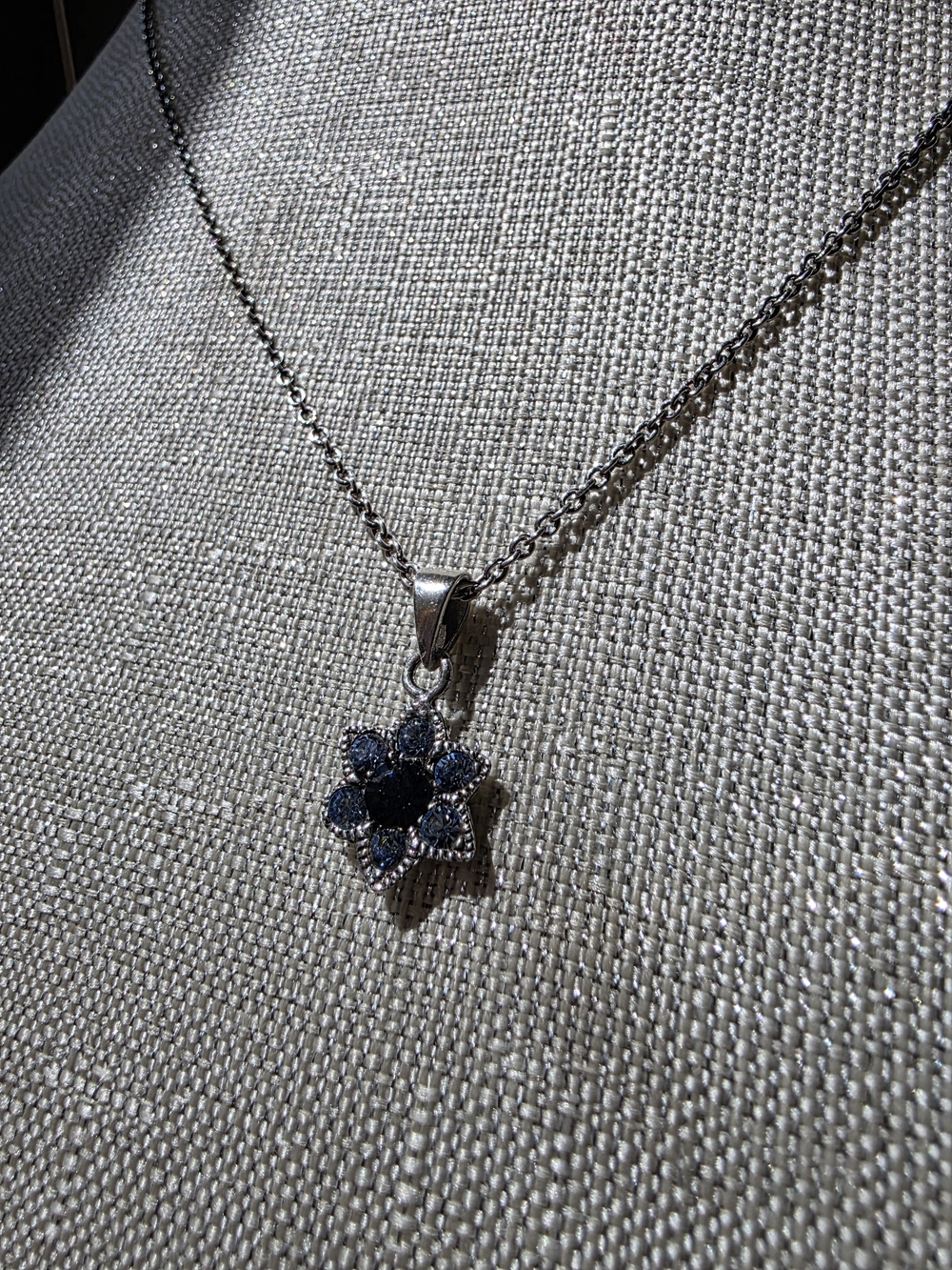 925 delicate, vintage-inspired flower cluster 16" pendant necklace - Picture 5 of 15